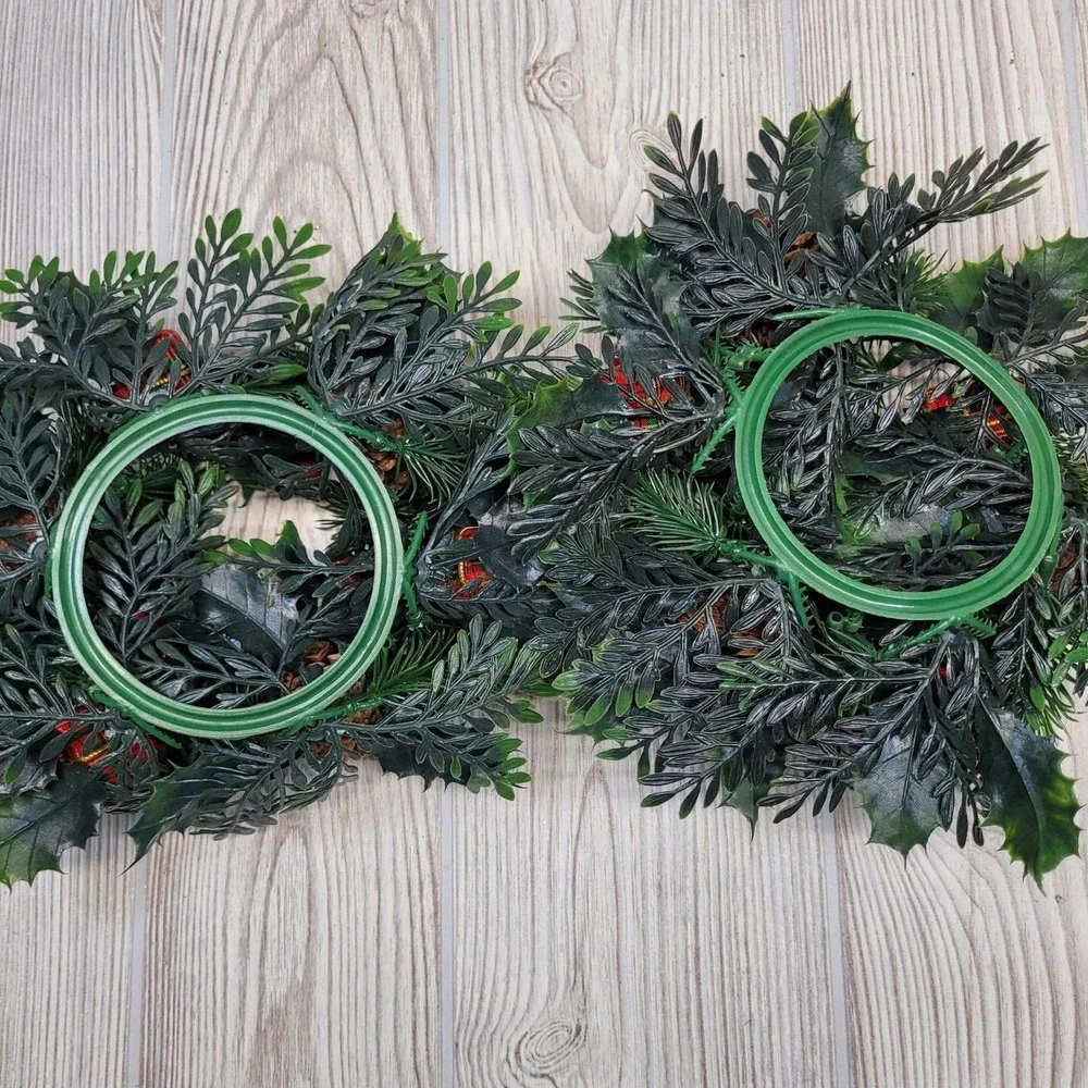 2 Christmas Greenery Wreath Rings Green Red Pinecone Berries Plaid Presents‎ Vtg